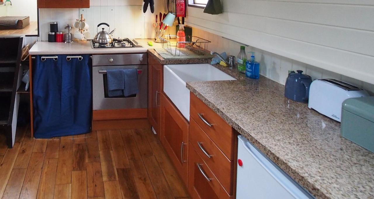 Roisin Dubh Houseboat Hotel Sallins Luaran gambar
