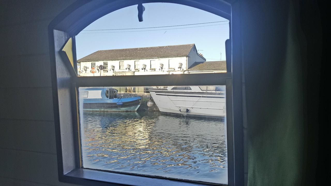 Roisin Dubh Houseboat Hotel Sallins Luaran gambar