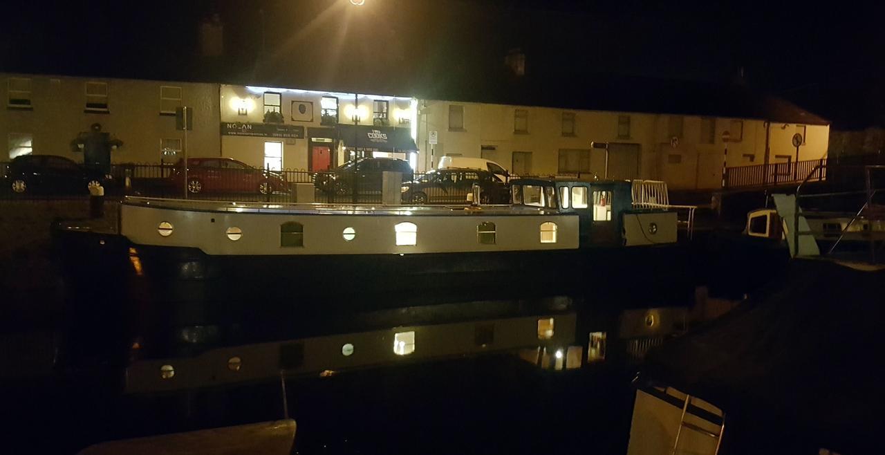 Roisin Dubh Houseboat Hotel Sallins Luaran gambar