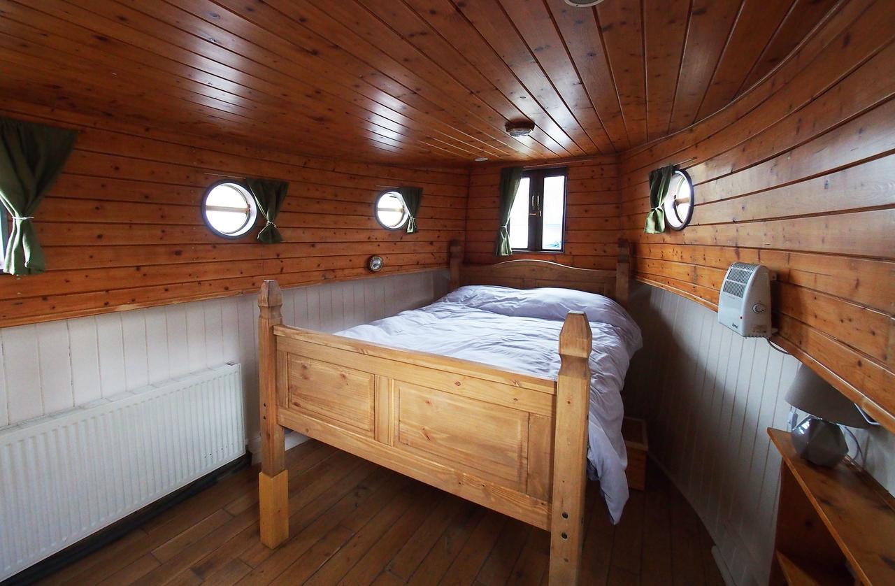 Roisin Dubh Houseboat Hotel Sallins Luaran gambar